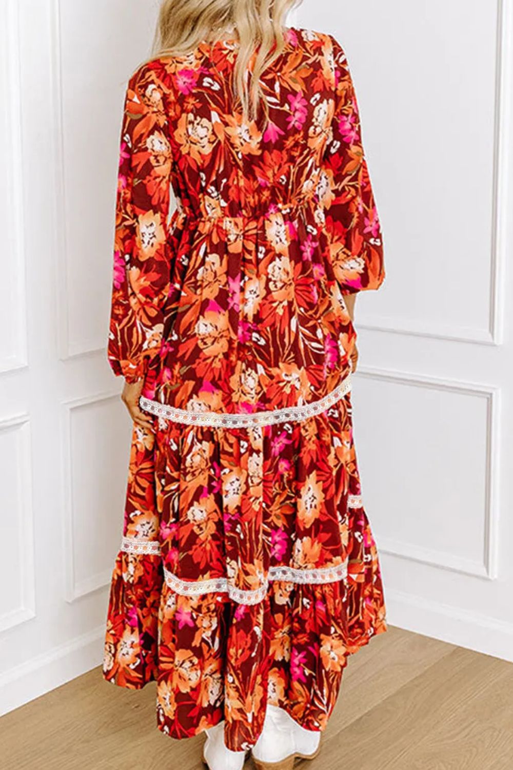 Bedrucktes Langarm-Midikleid mit V-Ausschnitt