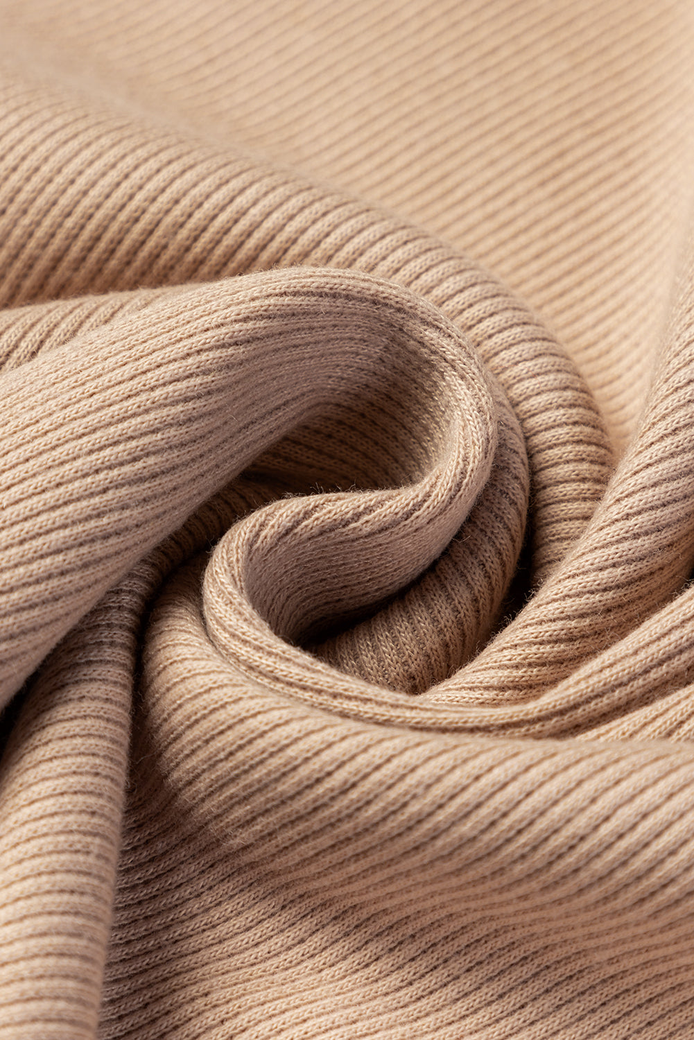Gerafftes, schulterfreies, langärmliges Kleid