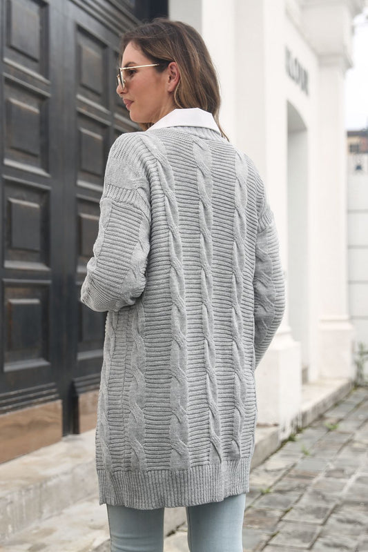 Strickjacke mit Zopfmuster und offener Vorderseite