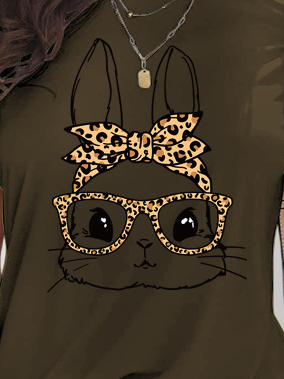 Kurzärmliges T-Shirt mit Rundhalsausschnitt und Kaninchen-Grafik