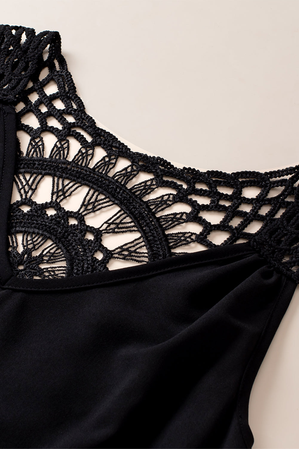 Durchbrochenes Tanktop mit V-Ausschnitt