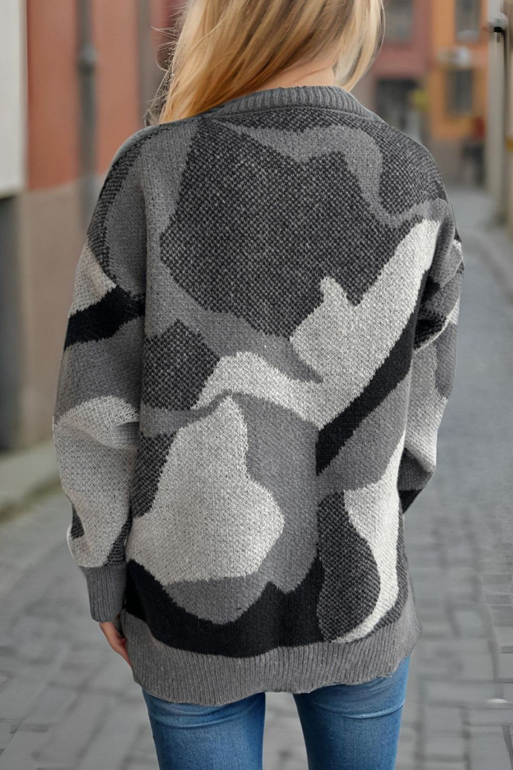 Pullover mit Rundhalsausschnitt und langen Ärmeln in Kontrastfarbe