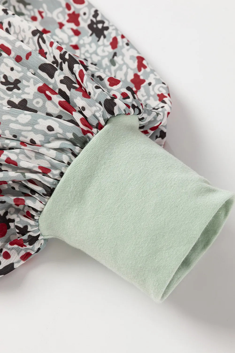 Bedruckte Bluse mit langen Ärmeln und Einkerbungen