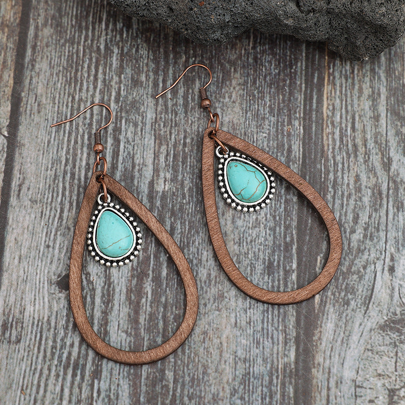 Türkisfarbene Tropfenohrringe aus Holz