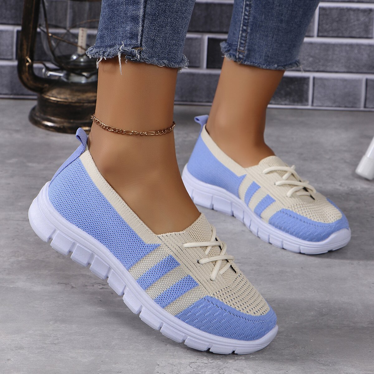 Flache Slipper aus Mesh mit Kontrast