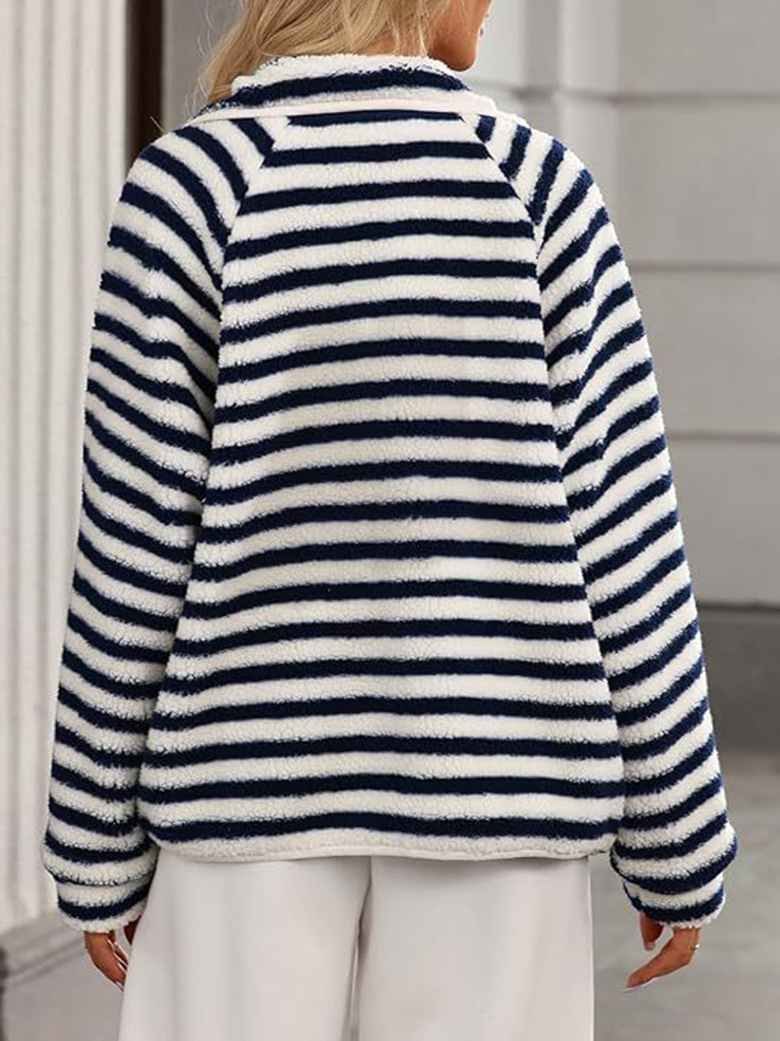 Sherpa-Jacke mit halbhohem Druckknopfverschluss und Taschen