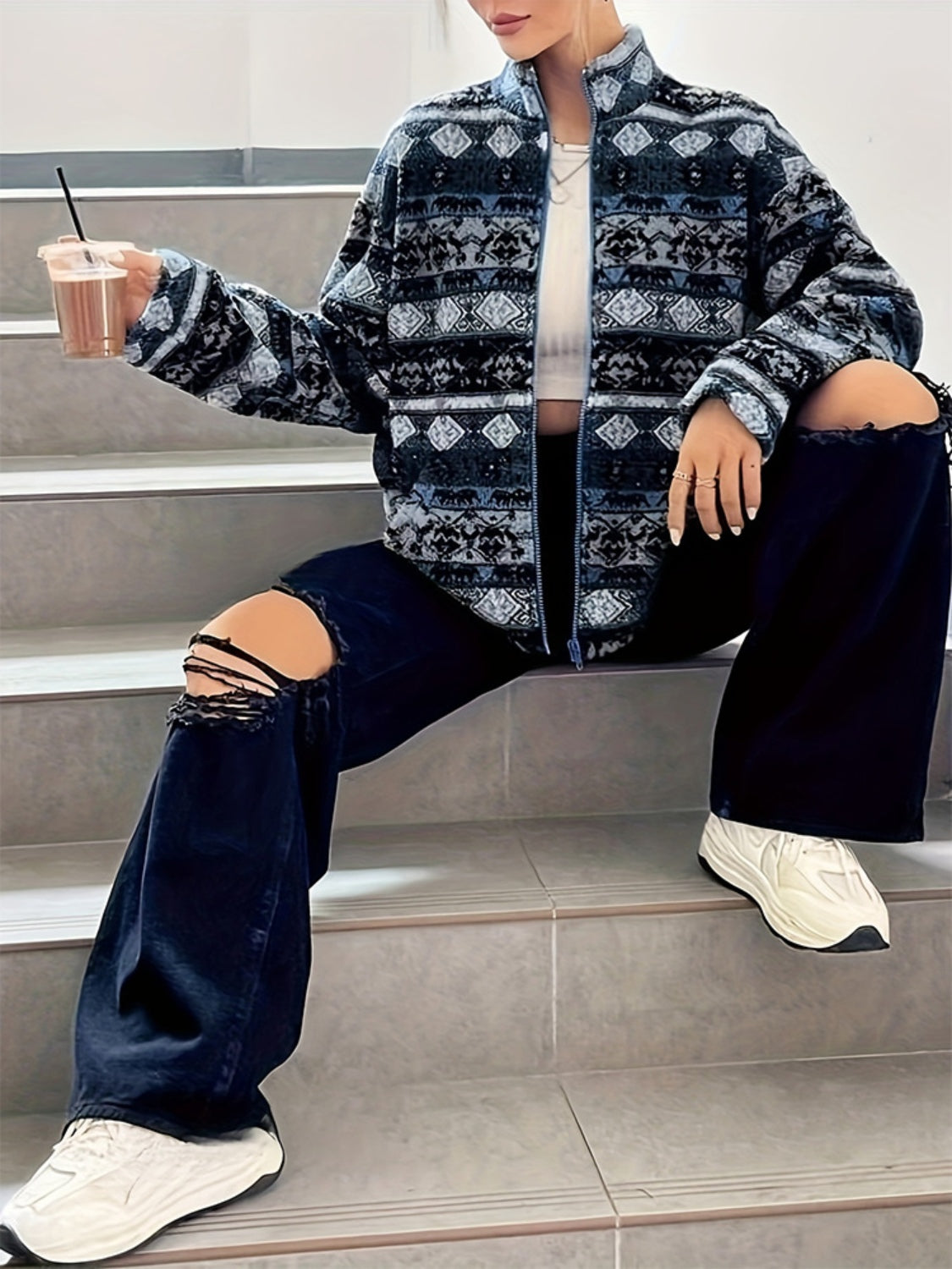 Geometrische Rollkragenjacke mit Reißverschluss