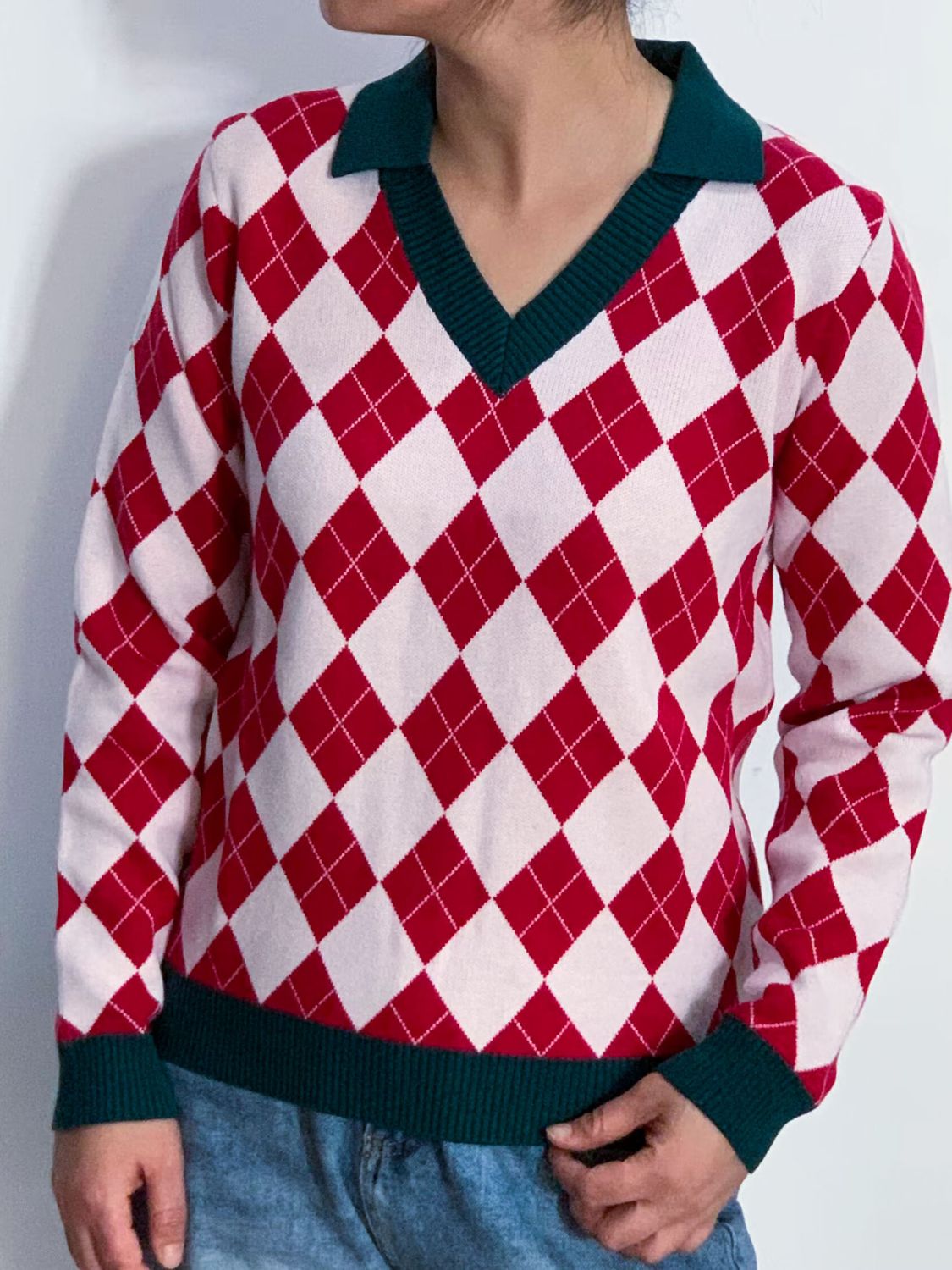 Geometrischer Pullover mit Johnny-Kragen und langen Ärmeln