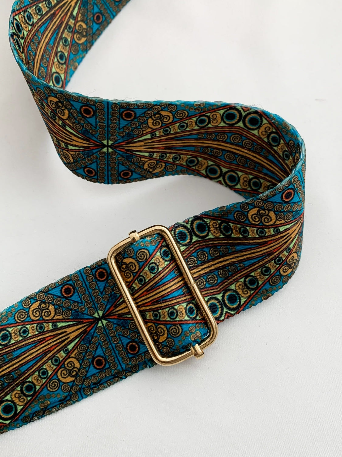 Umhängetasche mit Quaste, bedrucktem Riemen und Kassette aus PU-Leder