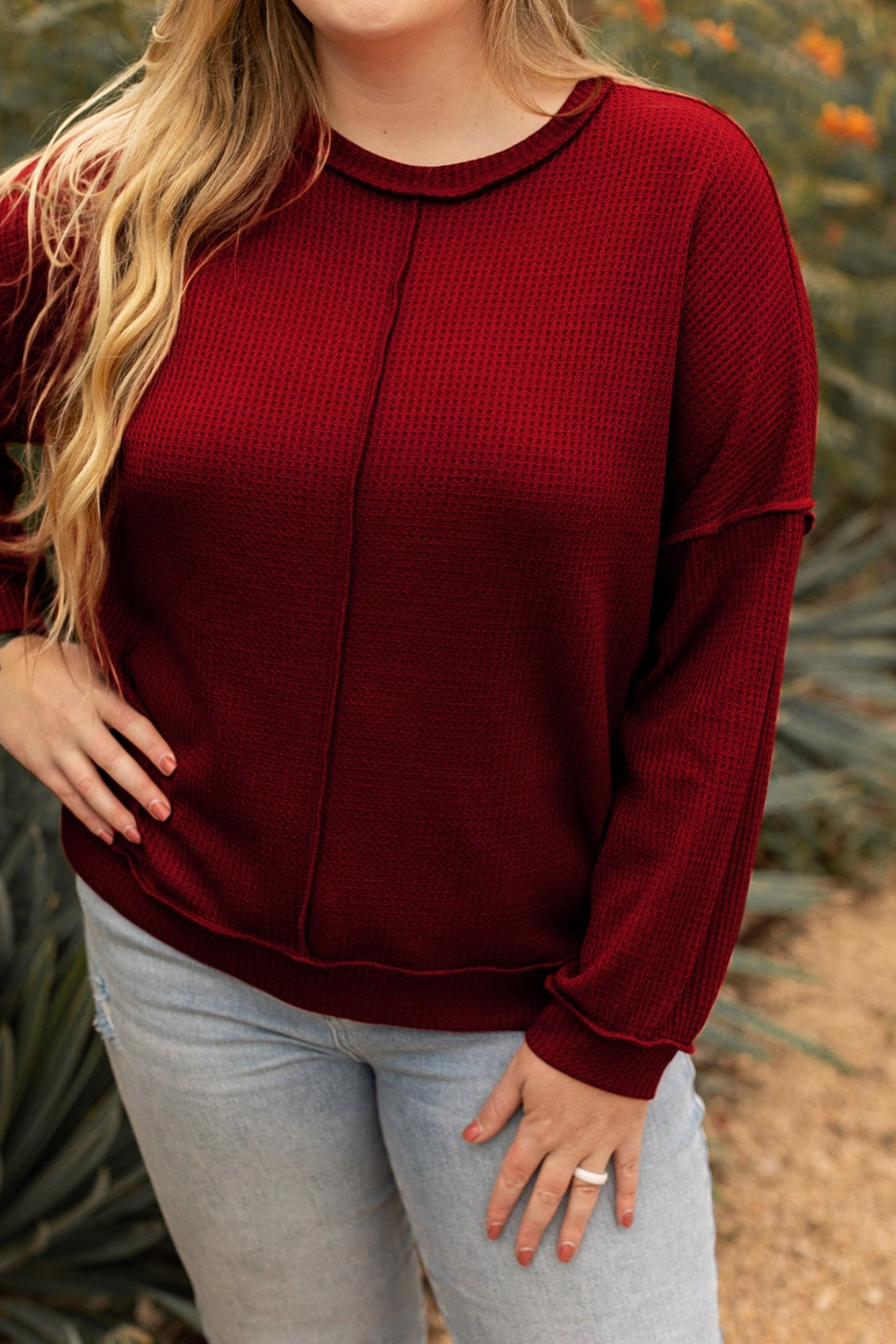 Plus Size-Sweatshirt mit sichtbaren Nähten und Waffelstrick in High-Low-Passform