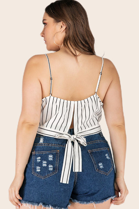 Gestreiftes, kurzes Camisole mit Bindeband in Übergröße