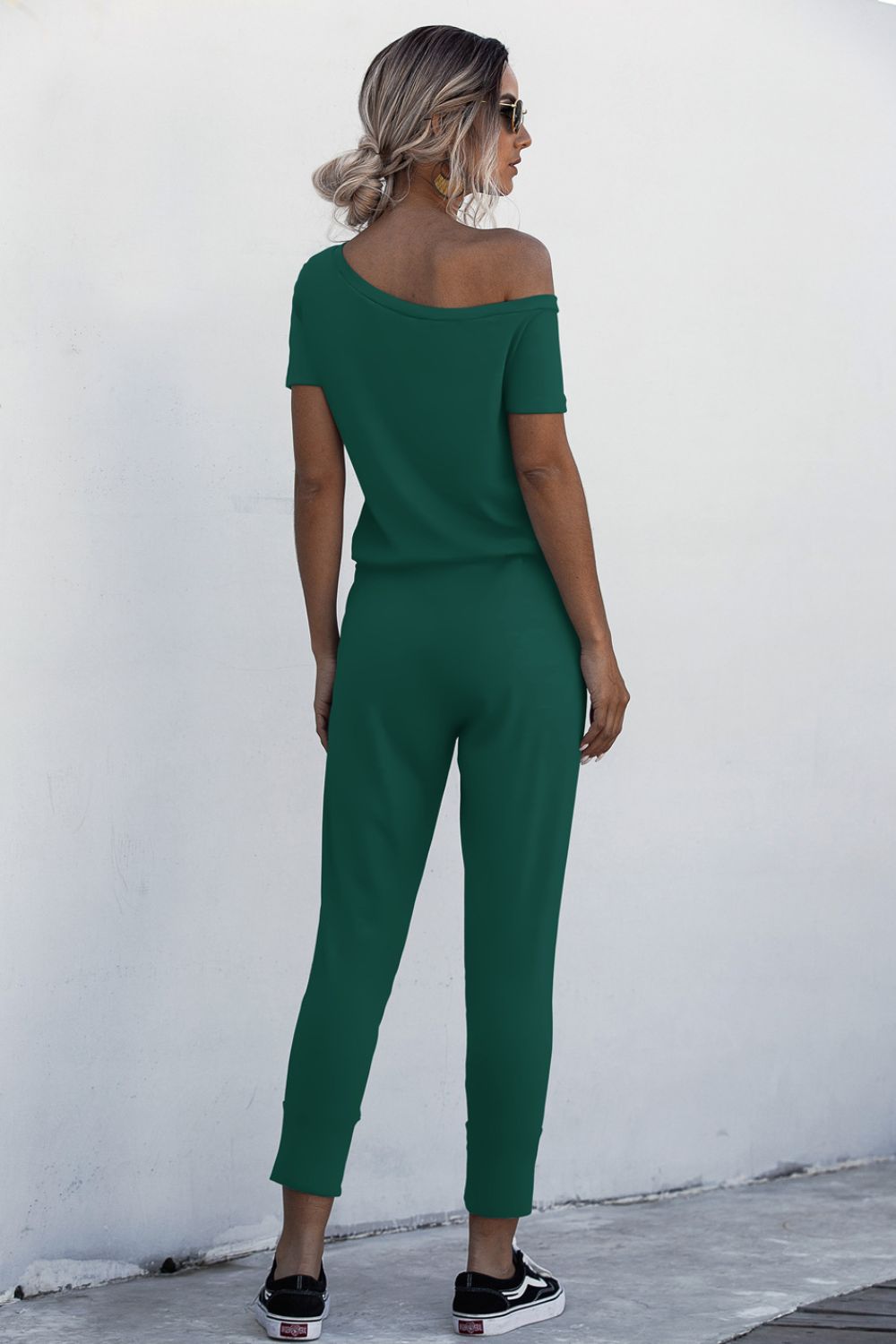 Asymmetrischer Jumpsuit mit Bindeband am Hals und Taschen
