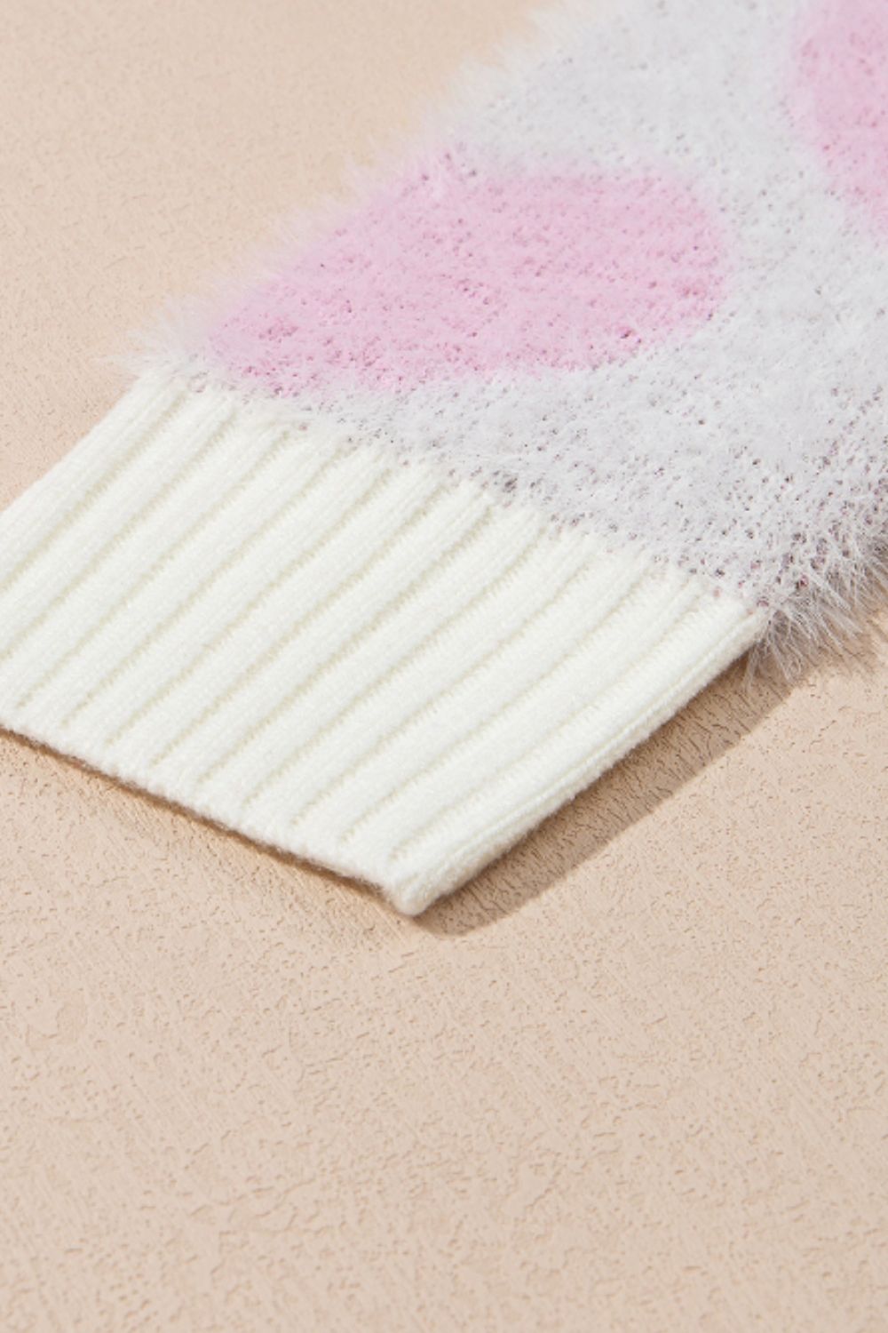 Pullover mit Rundhalsausschnitt und Herzdetail