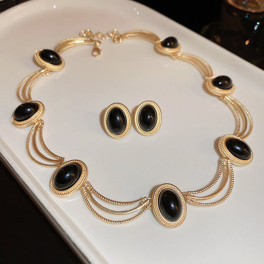 Halskette mit ovalem Edelstein aus Legierung