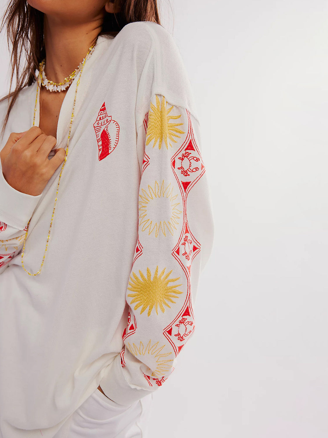 Besticktes Langarm-Sweatshirt mit Rundhalsausschnitt