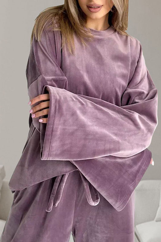 Butterweiches Set aus langärmligem Oberteil mit Rundhalsausschnitt und Hose mit Kordelzug