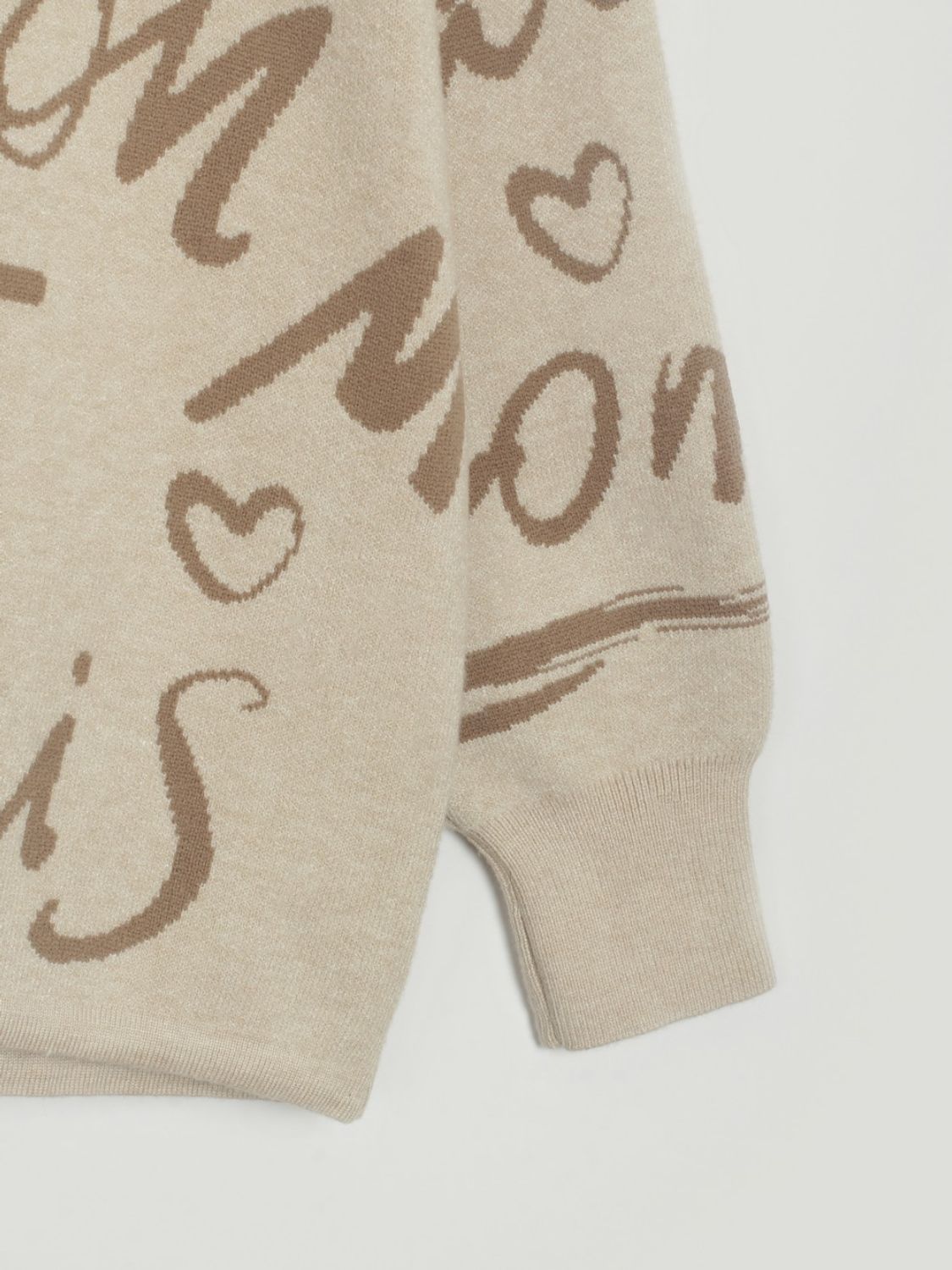 Pullover mit Rundhalsausschnitt, Buchstabenmuster und überschnittenen Schultern und Kordelzug am Saum