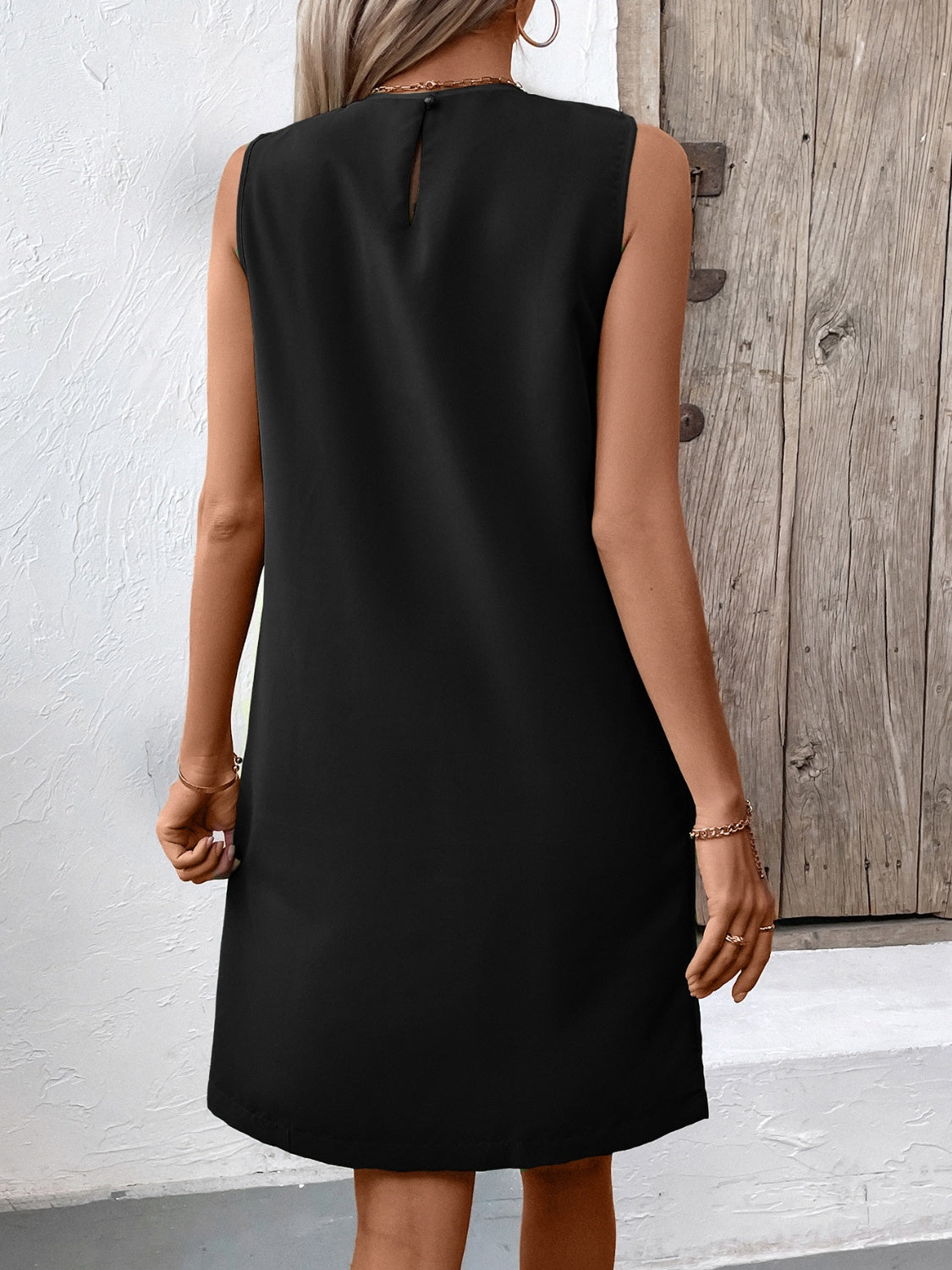 Ärmelloses Minikleid mit Rundhalsausschnitt und Taschen