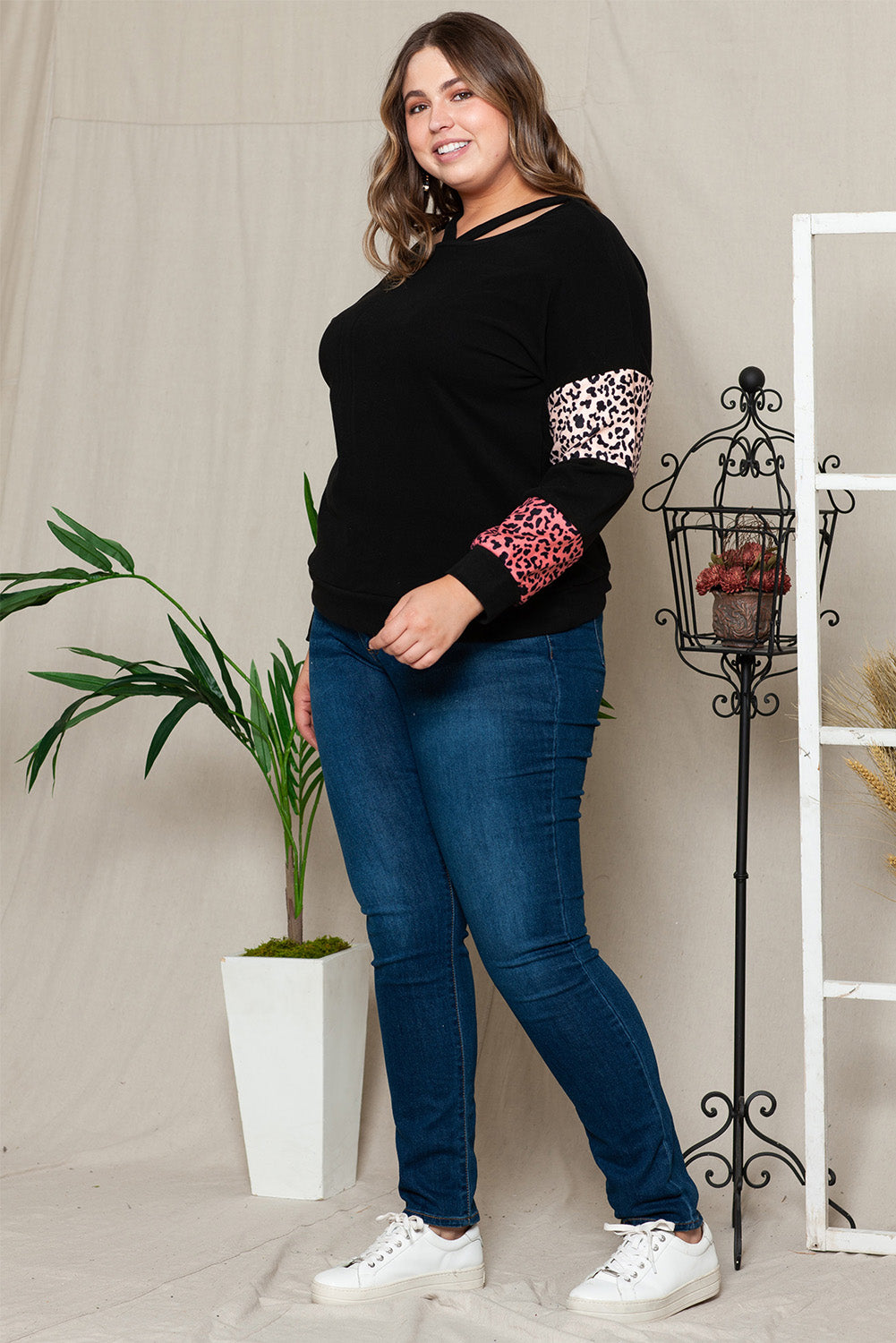 Plus Size T-Shirt mit Leopardenmuster und überschnittenen Schultern