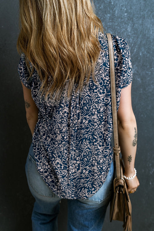 Bedruckte, kurzärmlige Bluse mit Einkerbungen