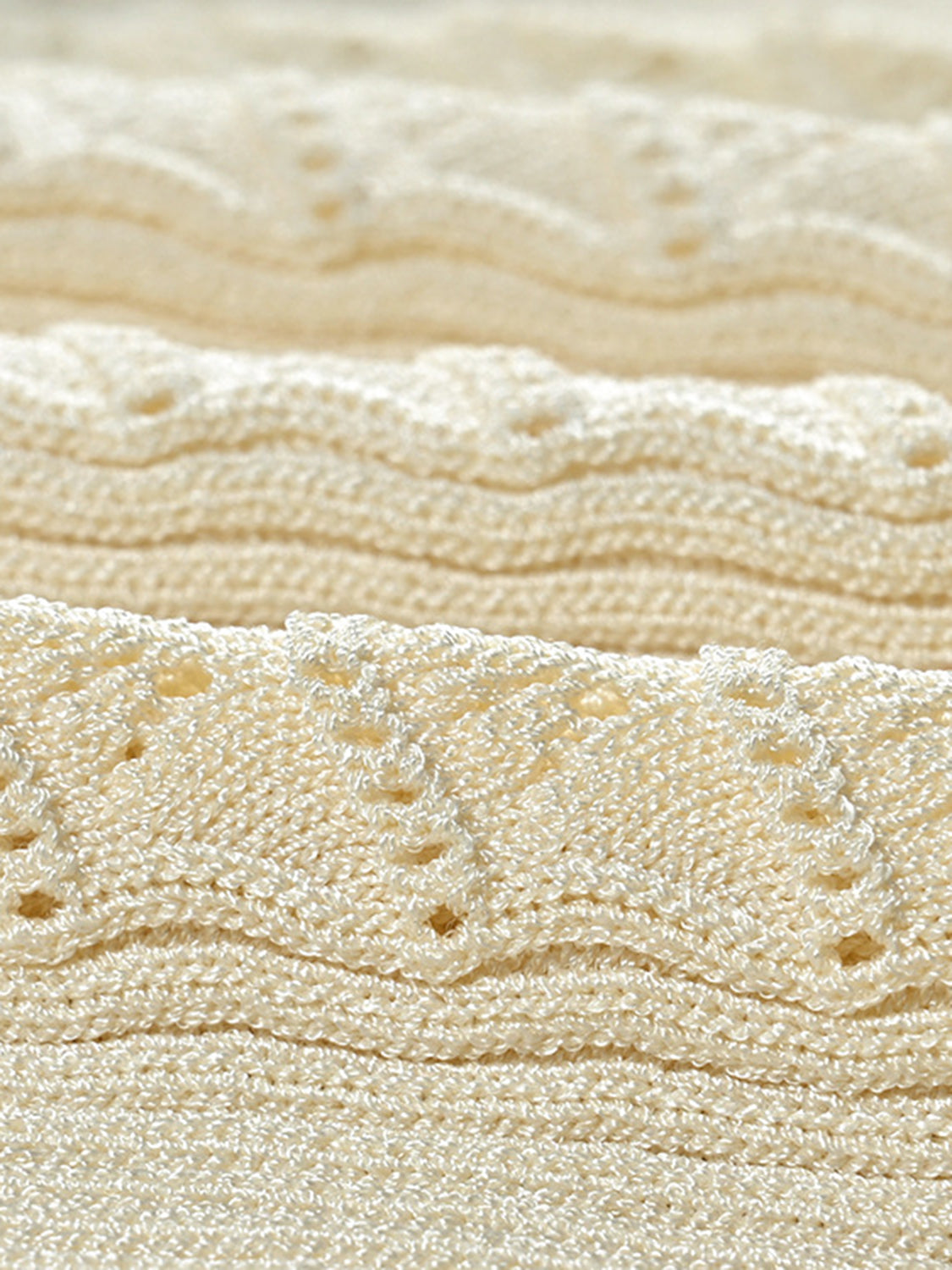 Durchbrochenes Pulloverkleid mit Rundhalsausschnitt und langen Ärmeln