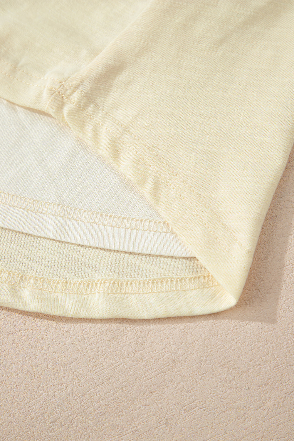 Bestickte Bluse mit gekerbten Ärmeln