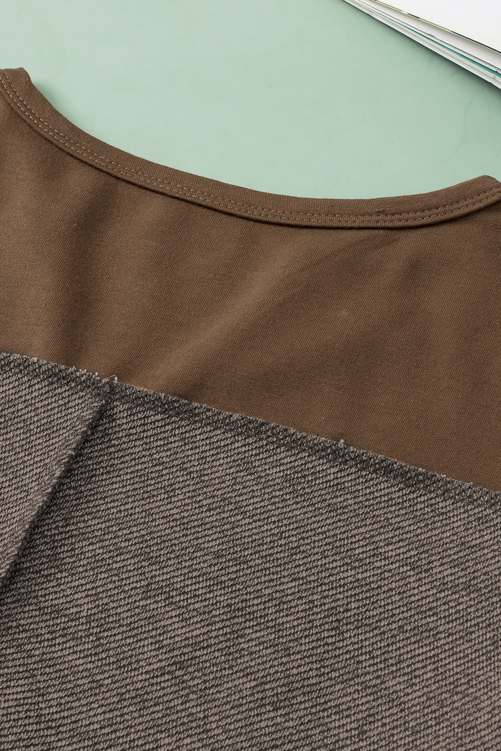 Langarmbluse mit Farbblockdesign und Kerben