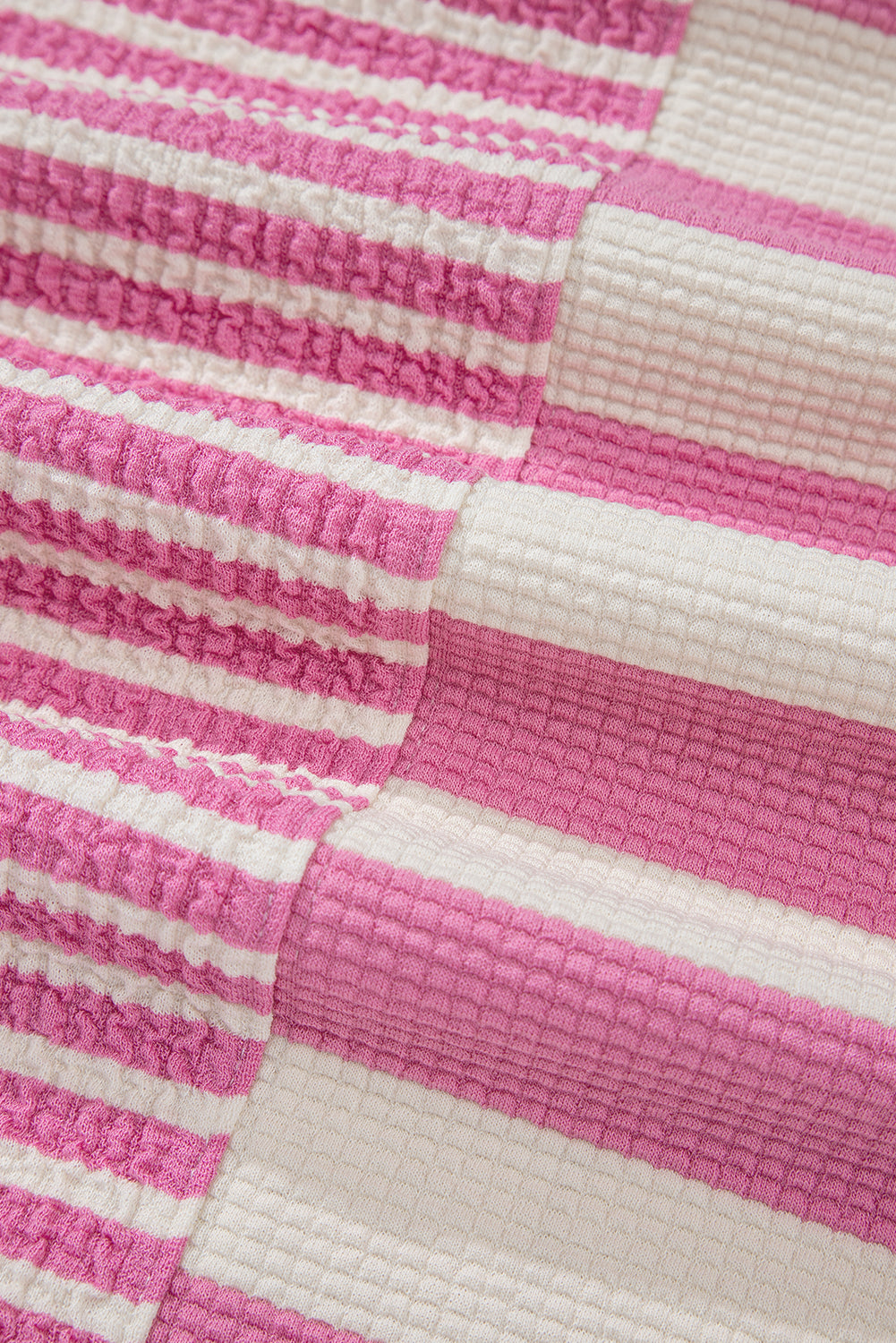 T-Shirt mit Rundhalsausschnitt und kurzen Ärmeln und Streifenmuster