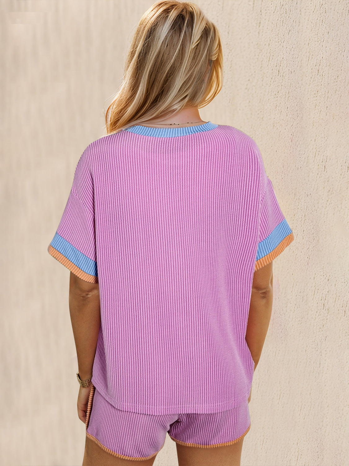 OH Texture Set aus Oberteil und Shorts mit Rundhalsausschnitt und halblangen Ärmeln