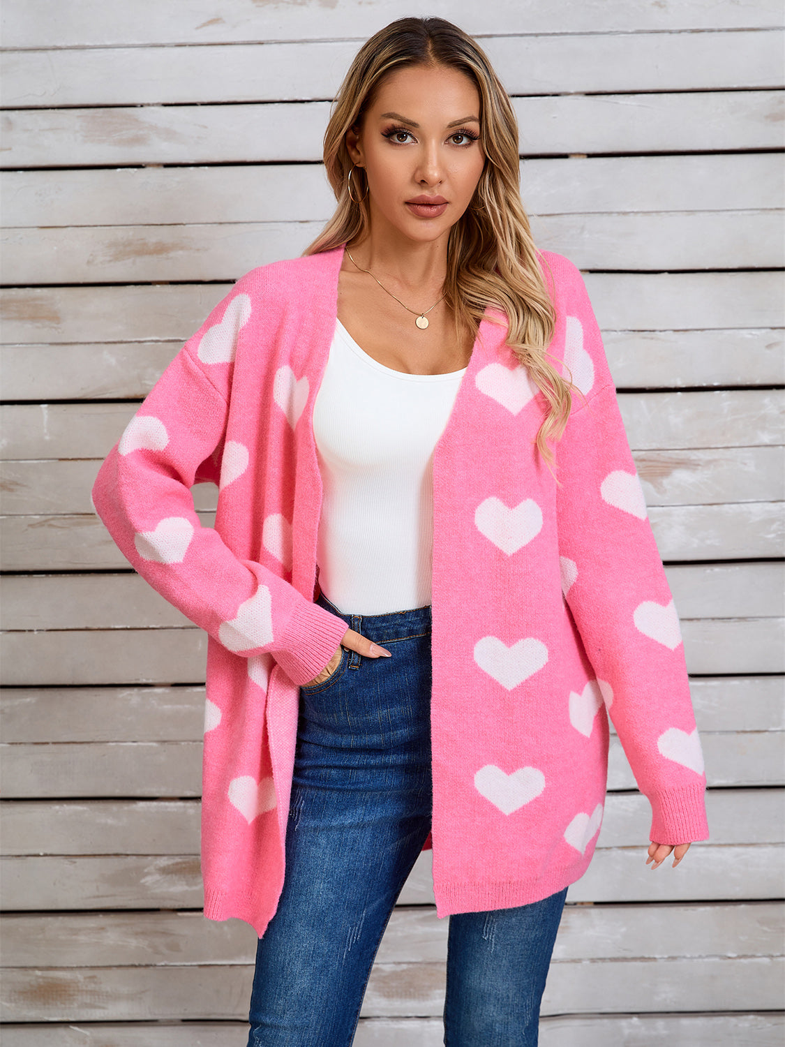 Langärmlige Strickjacke mit Engelsflügeln und Herzmuster, vorne offen