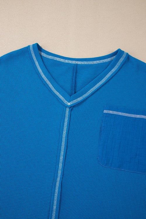 Oberteil mit V-Ausschnitt und Spitzen-Patchwork-Ärmeln