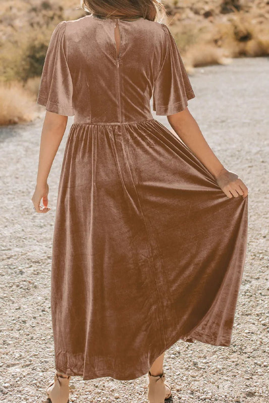 Kurzärmliges Kleid mit V-Ausschnitt und Spitzendetail