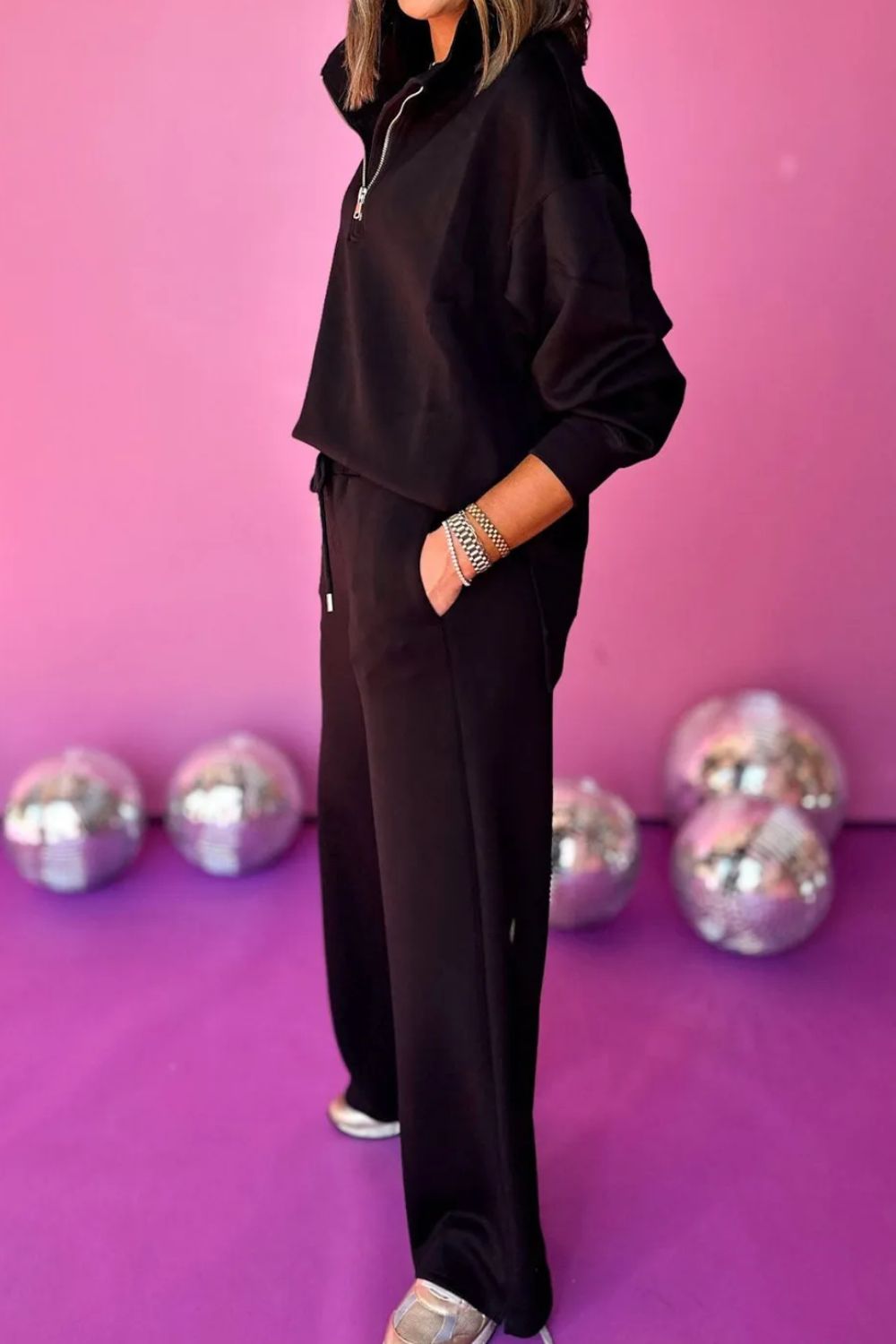 Set aus langärmligem Oberteil und Hose mit Rollkragen und halbem Reißverschluss