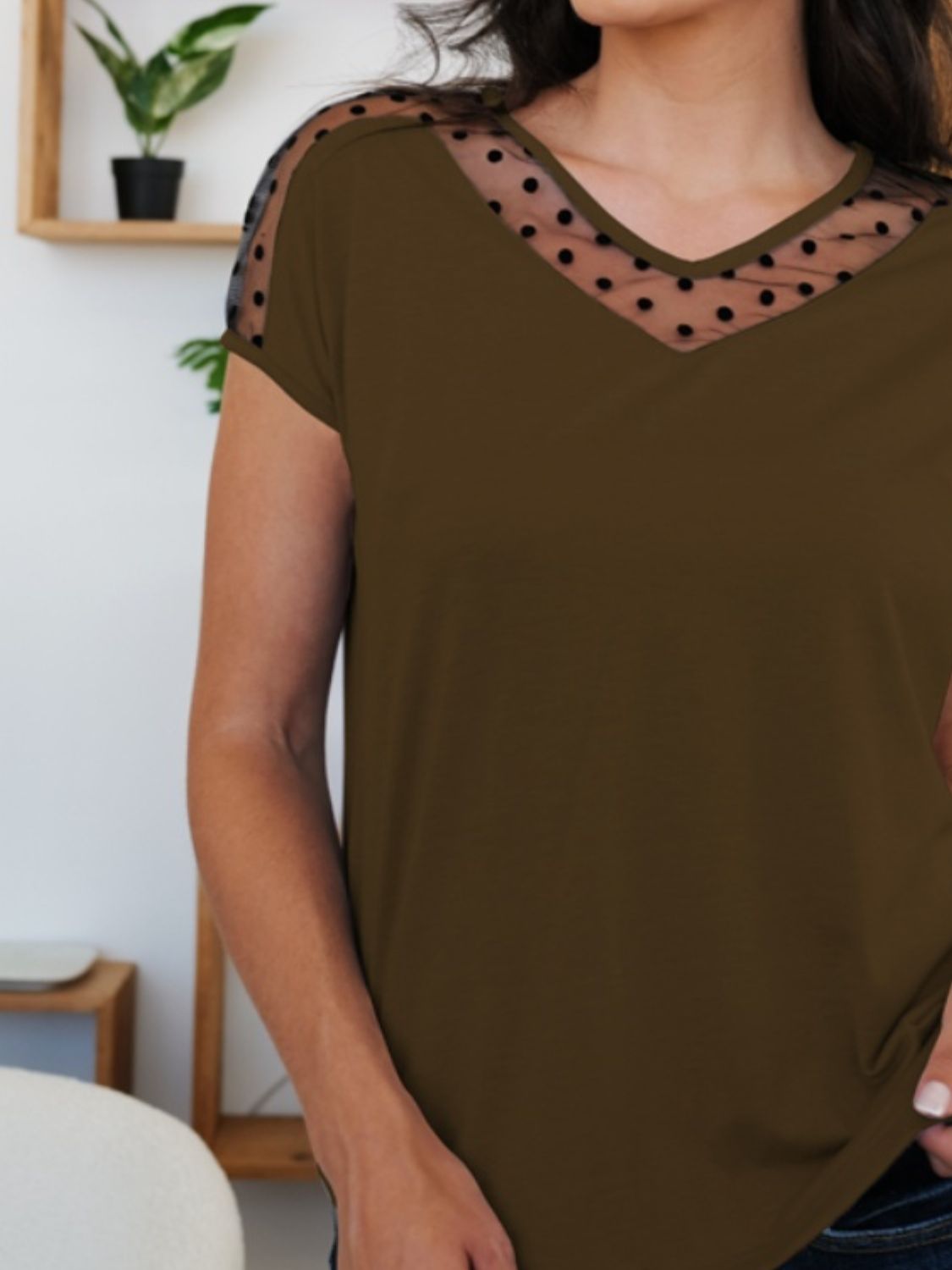 Kurzärmliges T-Shirt mit V-Ausschnitt