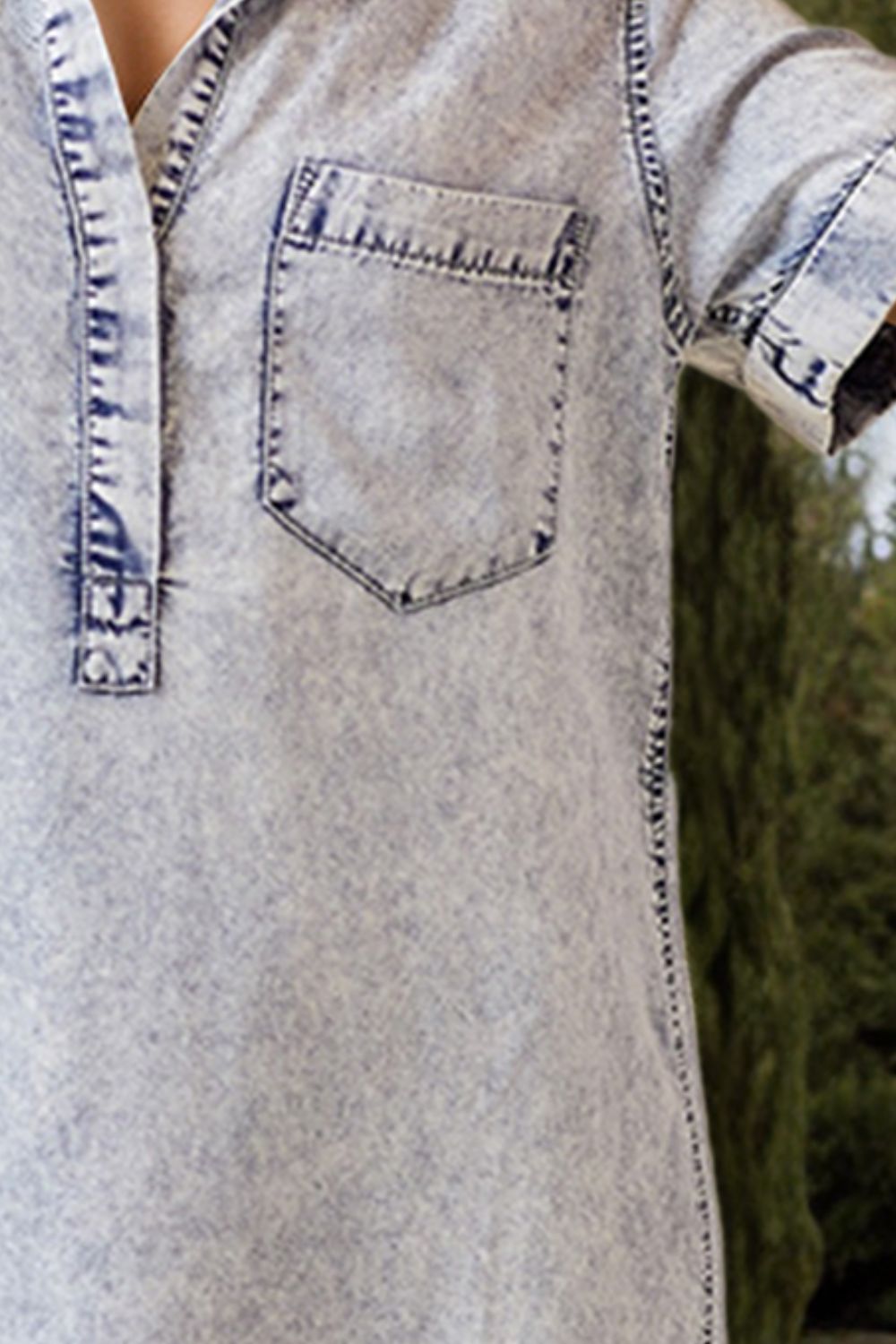 Vestido vaquero de manga corta con cuello y bolsillos