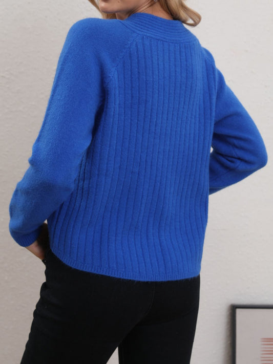 Langärmliger Pullover mit V-Ausschnitt