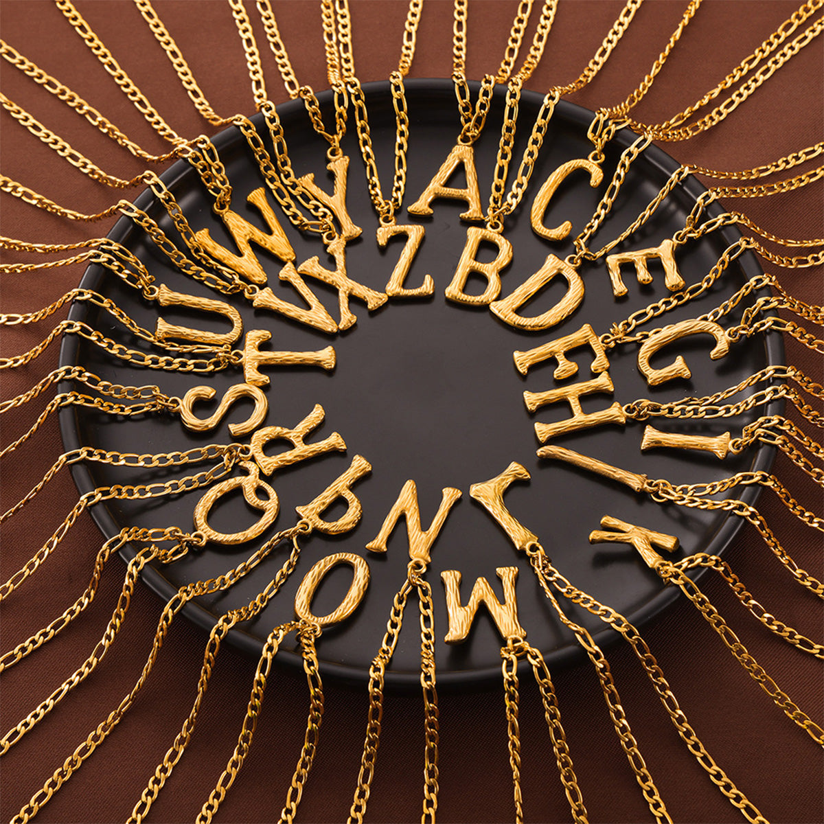 Halskette mit Buchstabenanhänger aus Titanstahl