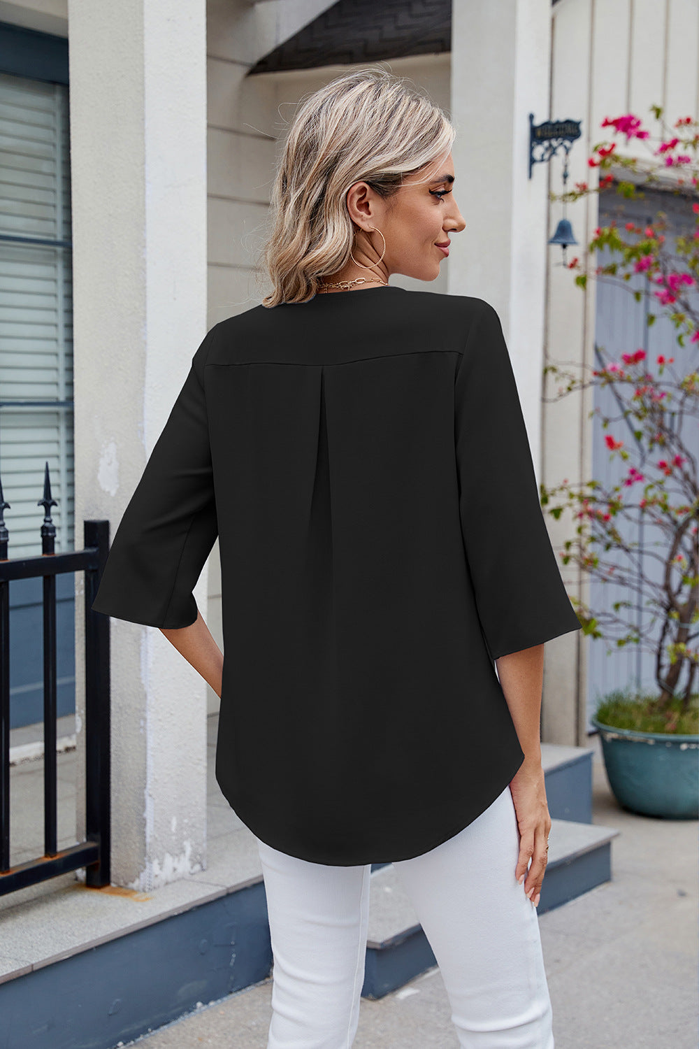 Bluse mit Rüschen, V-Ausschnitt und Dreiviertelärmeln