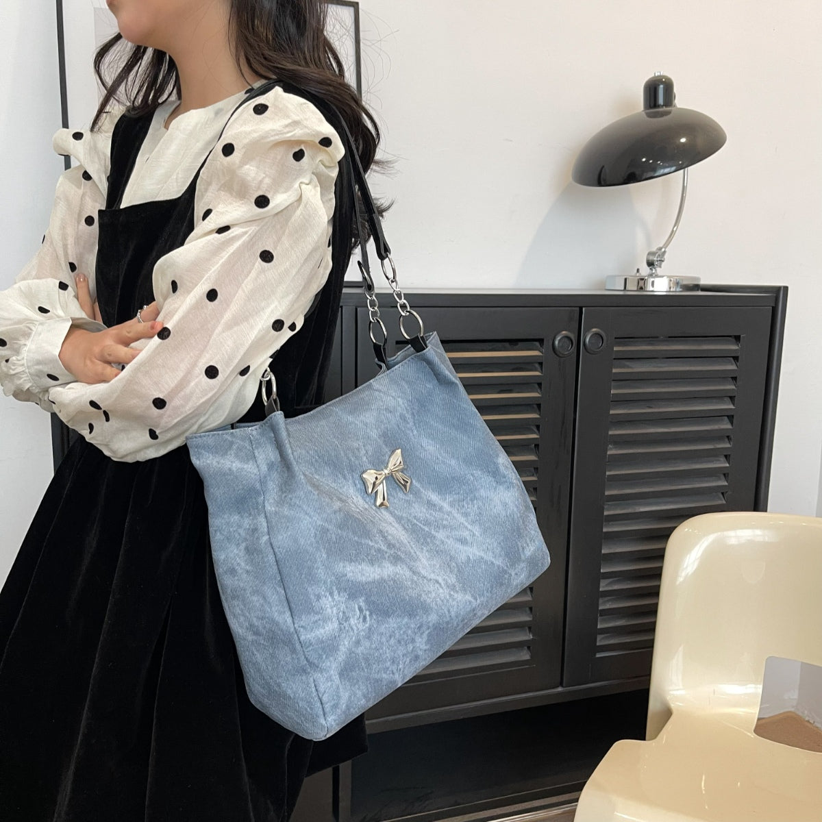 Mittelgroße Tragetasche aus Polyester mit Schleife