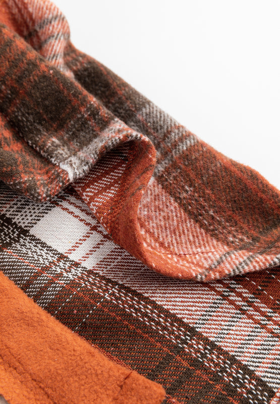 Karierte, langärmlige Jacke mit Knöpfen