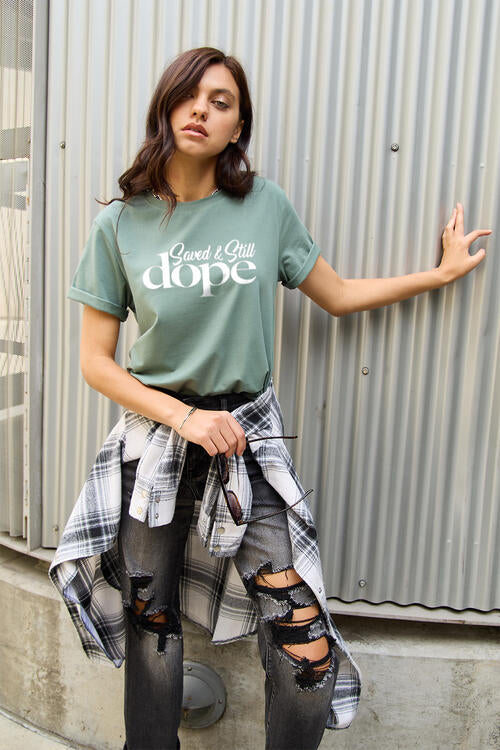 Simply Love T-Shirt mit Buchstaben-Grafik in voller Größe und kurzen Ärmeln