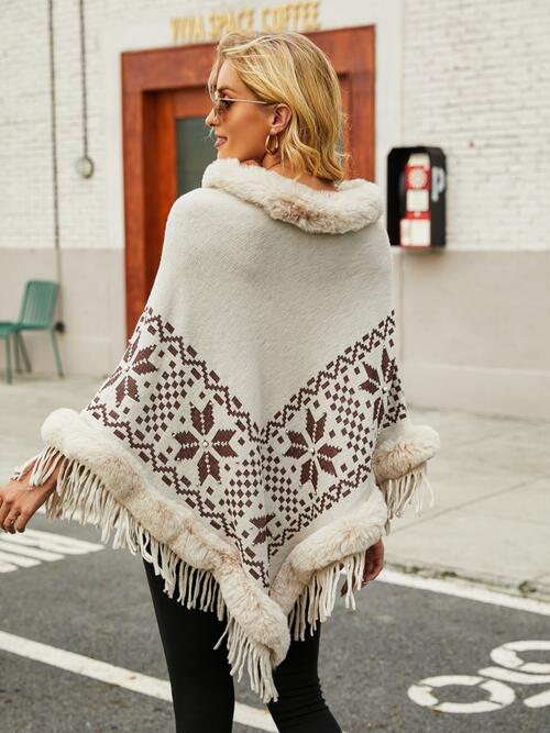Poncho mit Cape-Ärmeln und geometrischem Muster