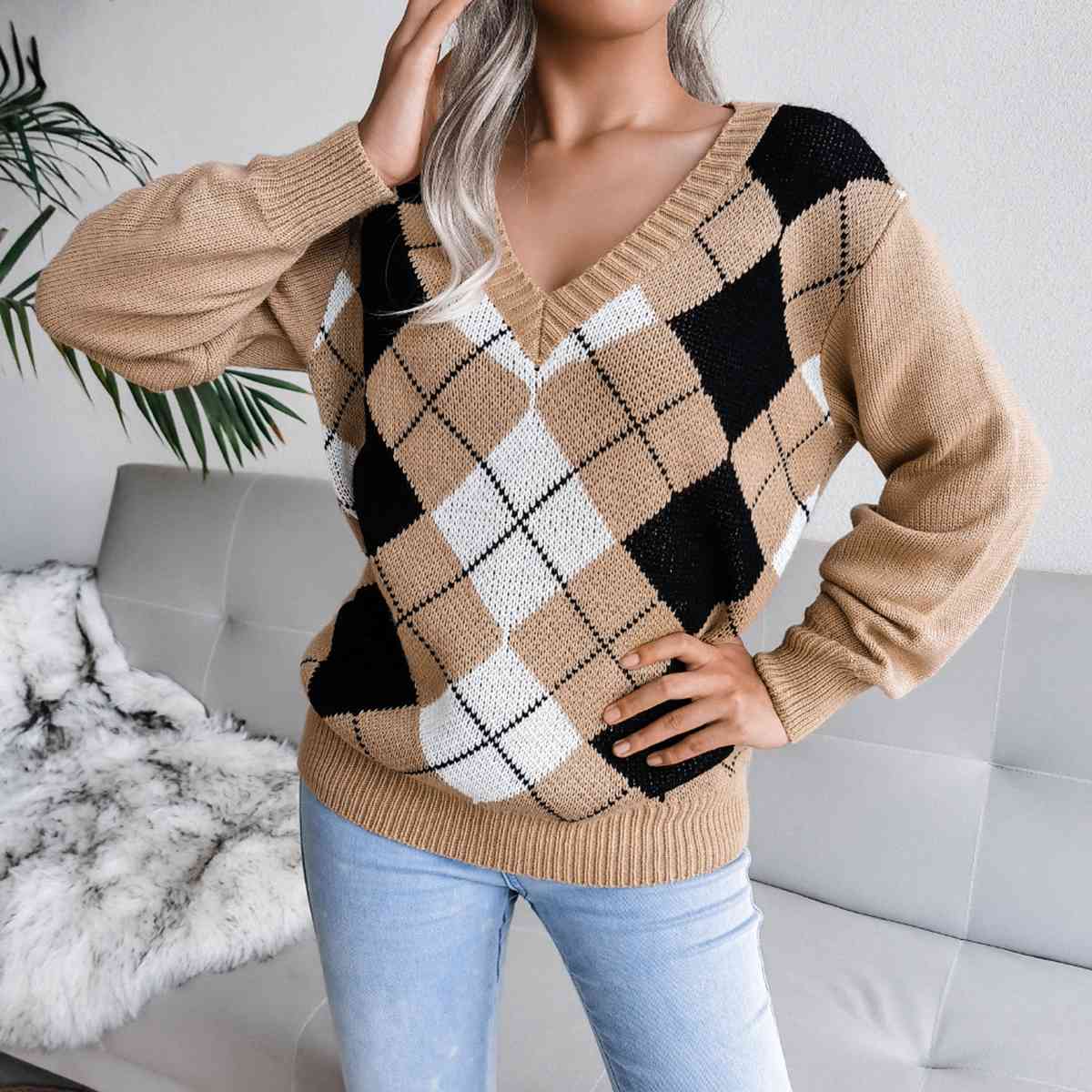 Geometrischer Pullover mit V-Ausschnitt