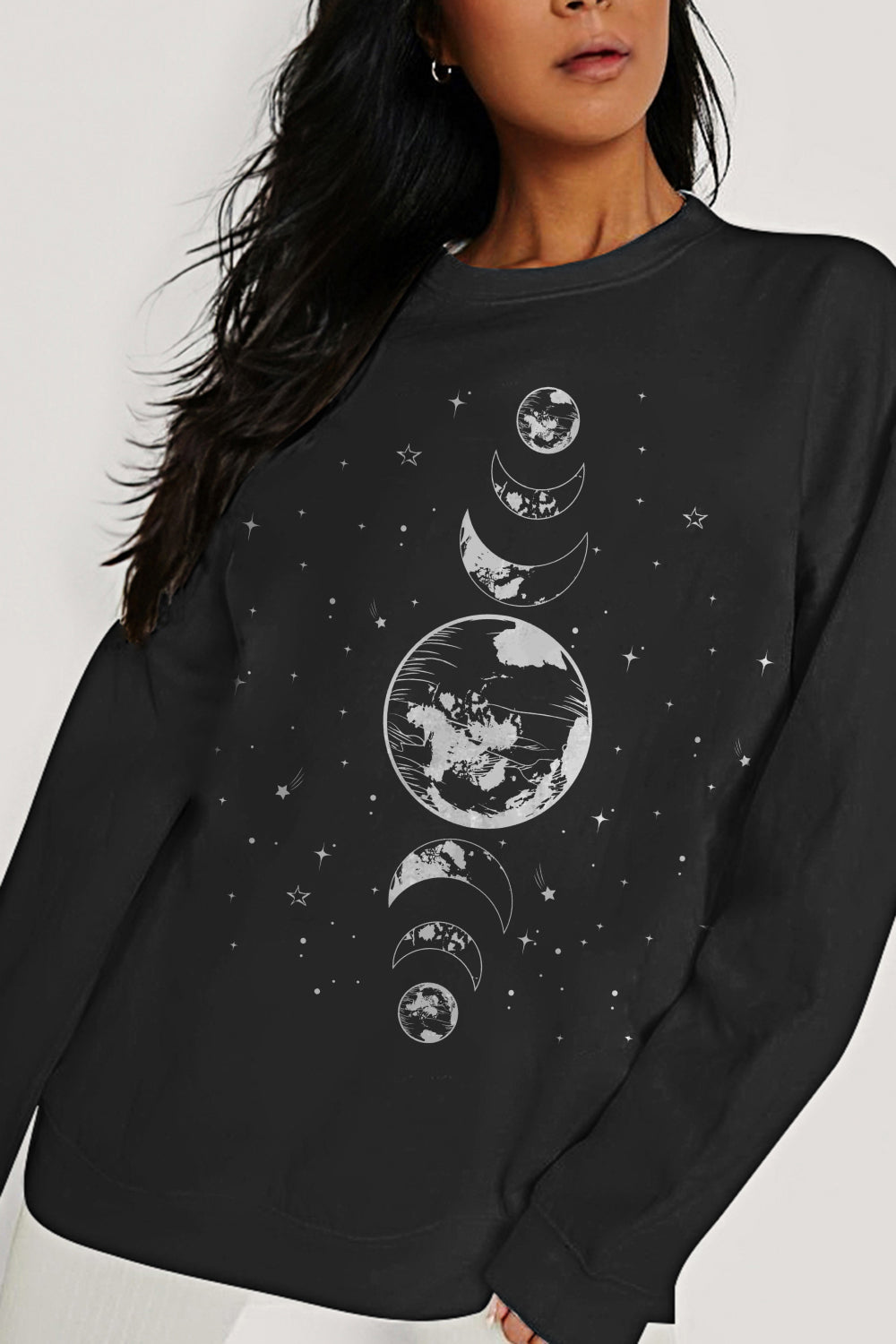 Simply Love Sweatshirt mit Erd- und Mond-Grafik in voller Größe