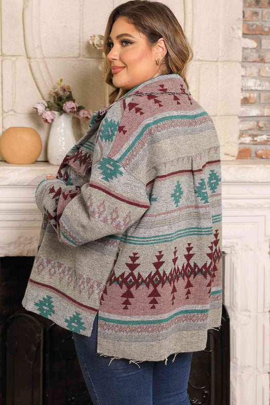 Jacke mit geometrischem Schlitz und Knopfleiste in Übergröße