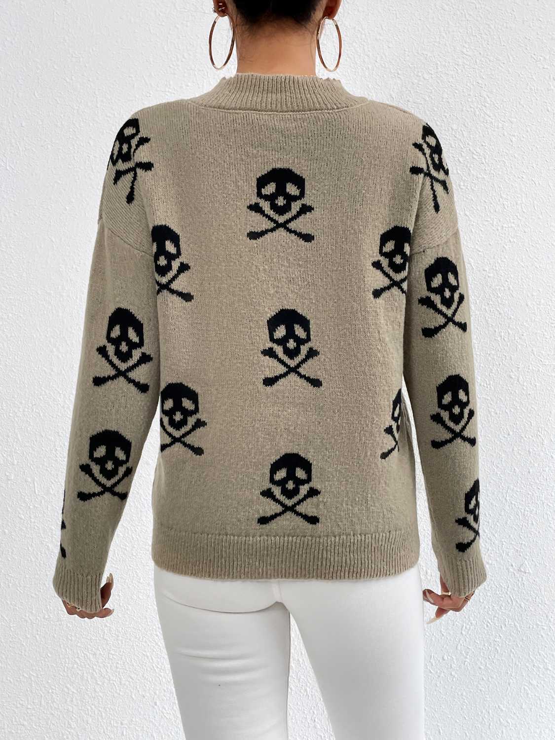 Gemusterter Pullover mit überschnittenen Schultern