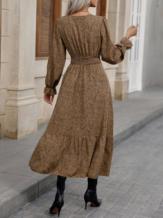 Kleid mit V-Ausschnitt, Volantärmeln und Rüschensaum