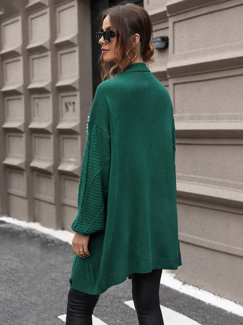 Strickjacke mit Zopfmuster und Knopfleiste und Perlendetail