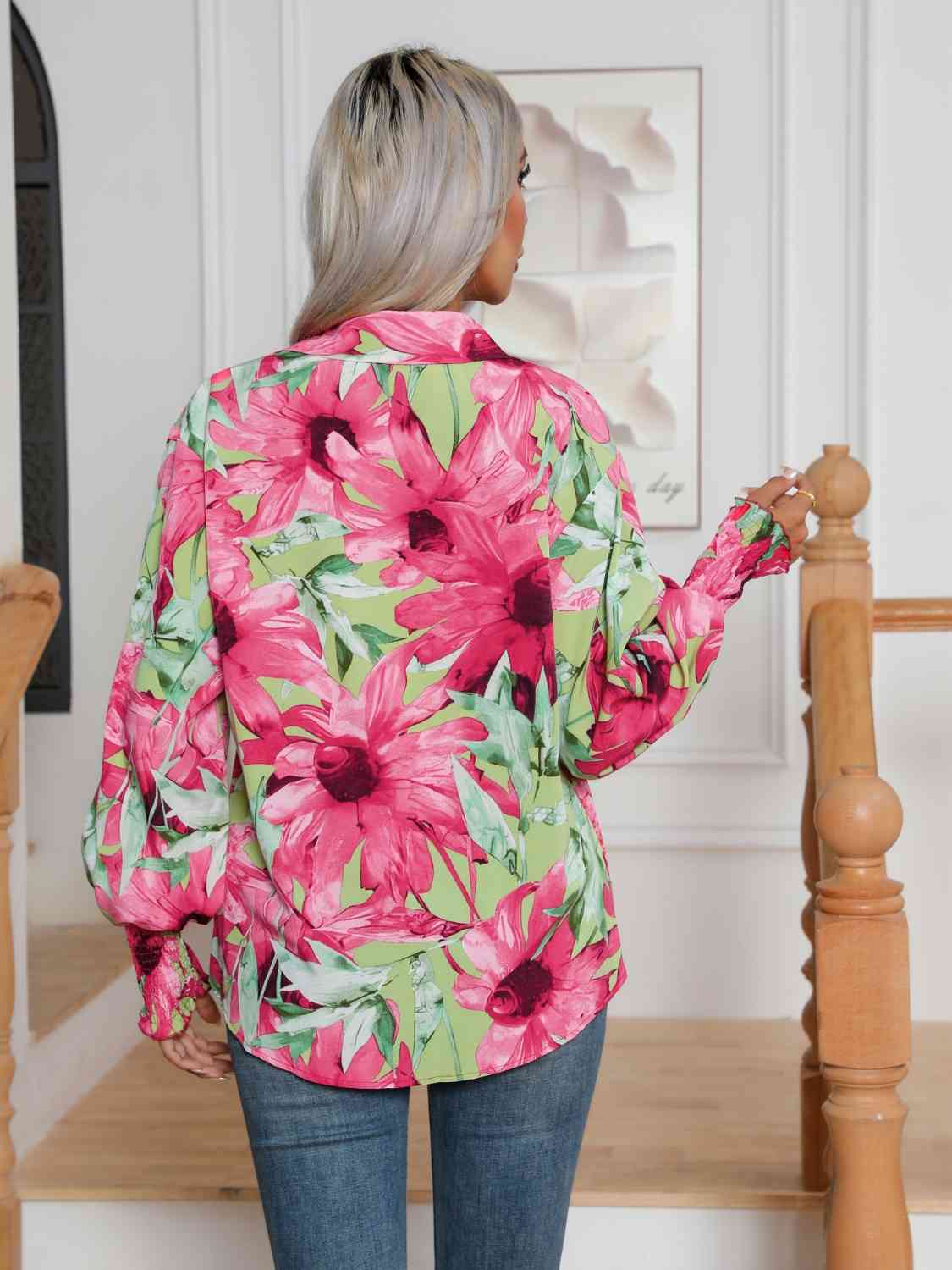 Hemd mit Blumenmuster, Kragen und Knöpfen