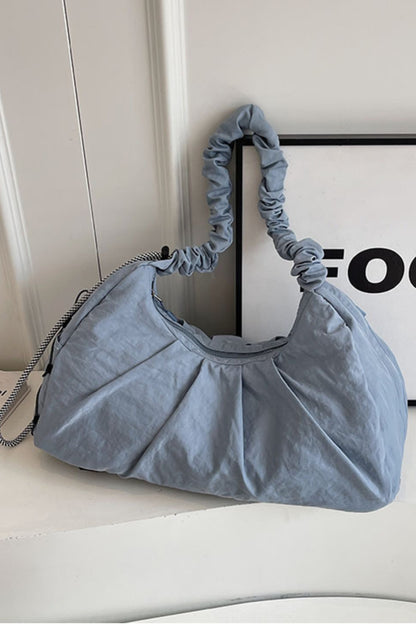 Umhängetasche mit Kordelzug und Rüschen